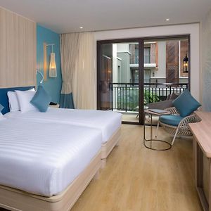 Deluxe Twin Room Pool View Beach Side