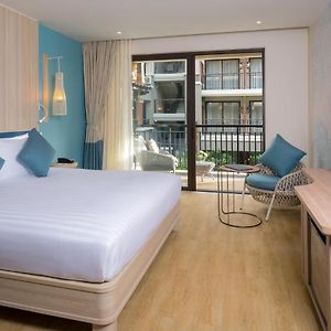 Deluxe Double Room Pool View